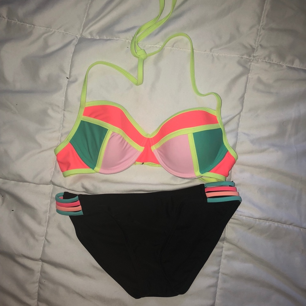 Bathing suit 2 tops 1 bottom